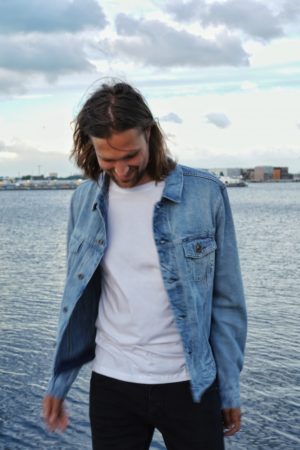 Bourne Jacket Vintage Blue Frontal Draußen