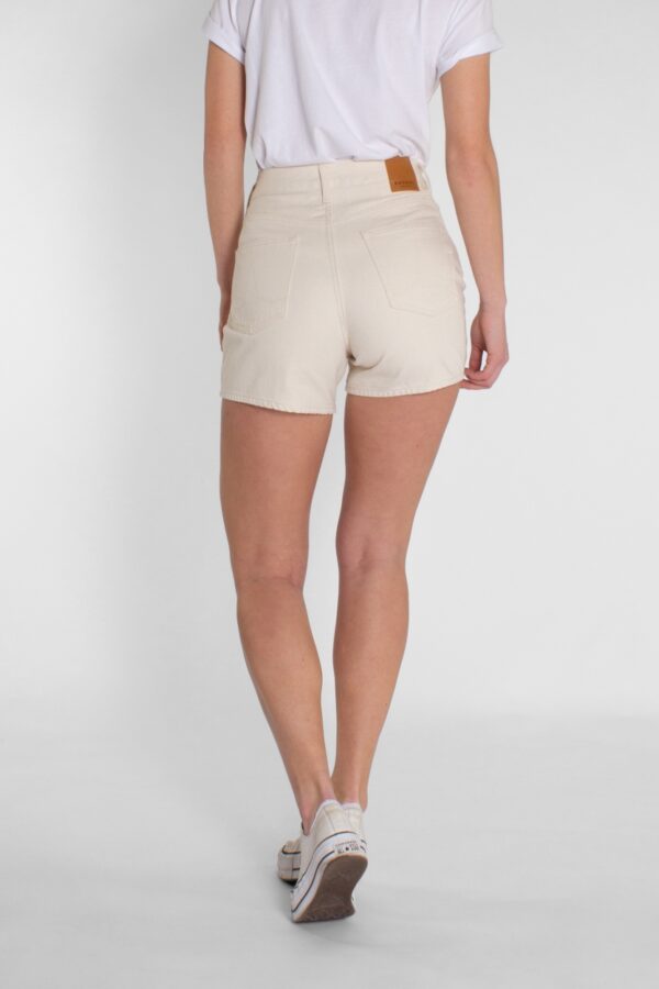 Demi Short Hinten