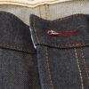 Schmaler Blaumann Klassik 12.5oz Hosenstall und Markenlogo im Bund