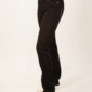 WOMENS STRAIGHT JEANS - BLACK ONE WASH Schräg mit Daumen hoch