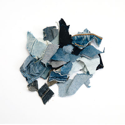 Geschredderte Jeans-Teile