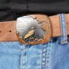 bMS Nachtfalke 4cm Ledergürtel ROUGH NATURE - an heller Jeans und schwarzem Hemd (Ausschnitt)