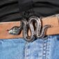 bMS Schlange mit schwarzem Strass 4cm Ledergürtel ROUGH NATURE - an heller Jeans und schwarzem Hemd (A)