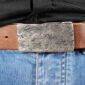bMS Scratches 4cm Ledergürtel BROKEN CLAY - an heller Jeans mit schwarzem Hemd (Ausschnitt)