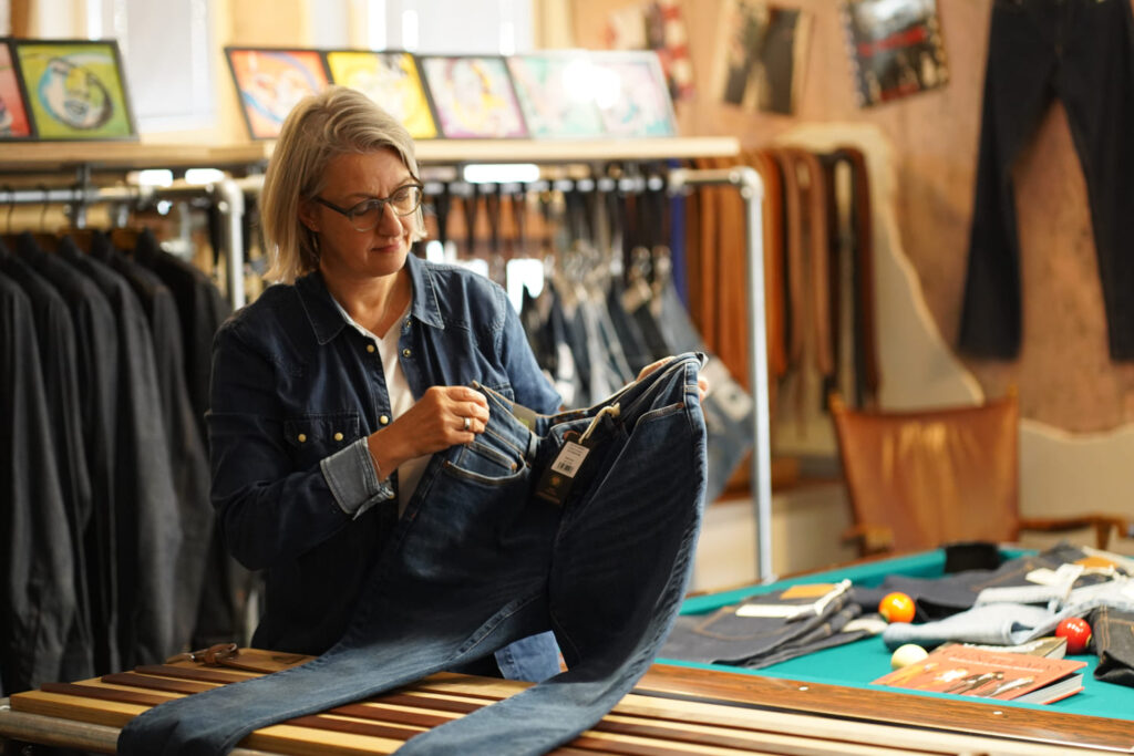 Barbara mit Feuervogl Jeans