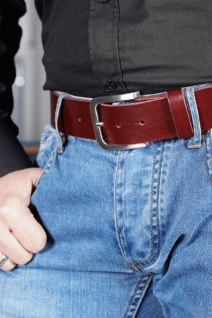 bMS Edelstahl matt 4cm Ledergürtel BORDEAUX an heller Jeans