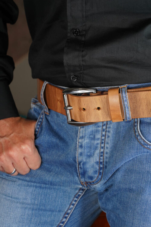 bMS Jeremiah Watt 4,5cm Ledergürtel BROWN DONKEY an heller Jeans