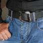bMS Jeremiah Watt Center bar buckle rund 4cm DARK NAVY an heller Jeans und schwarzem Hemd