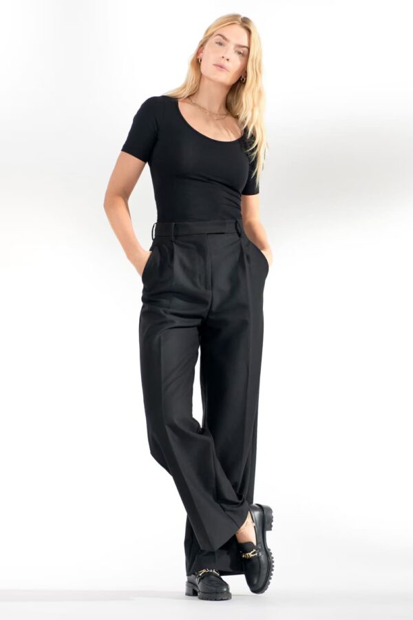 Bread & Boxers T-Shirt Scoop Neck Black frontal (komplett) Bread & Boxers T-Shirt Scoop Neck Black frontal (komplett)