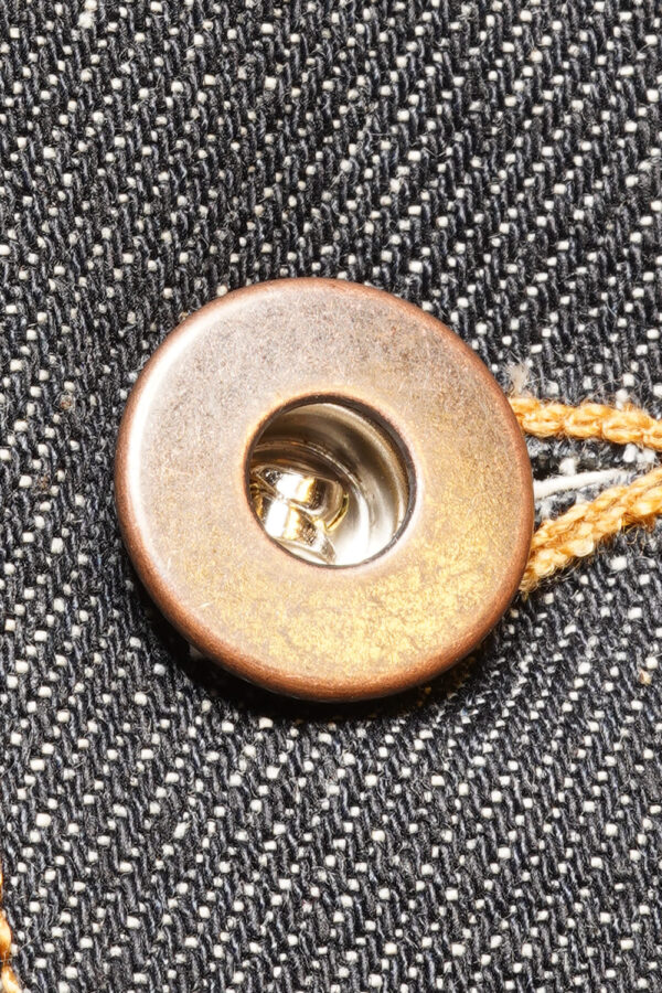 Tellason Coverall Jacket Knopf mit Zwillingsnagel (Detail) Tellason Coverall Jacket Knopf mit Zwillingsnagel (Detail)