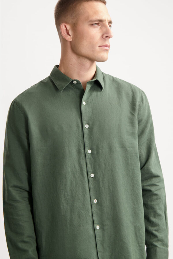 Kuyichi Milan LS Shirt Moss Green frontal Detail Kuyichi Milan LS Shirt Moss Green frontal Detail