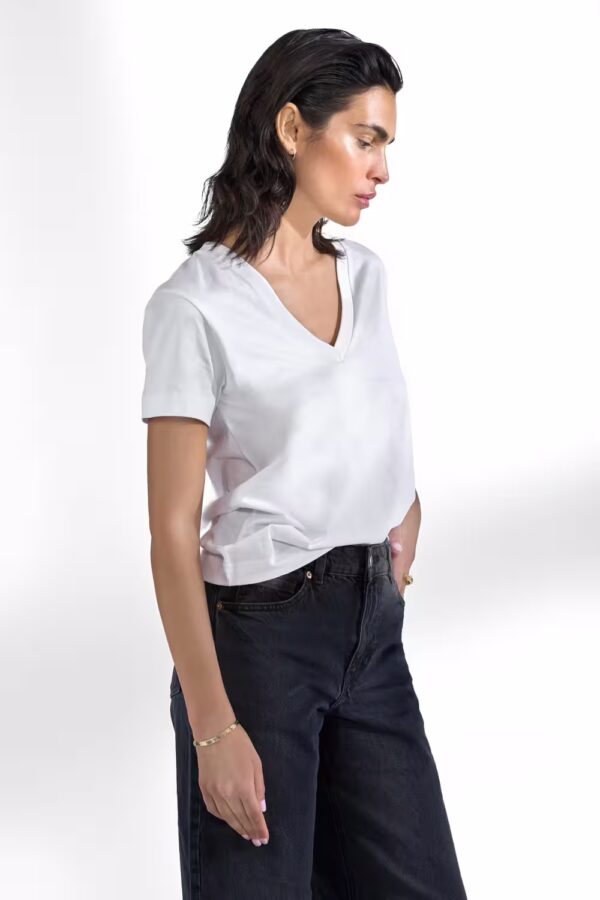 Bread & Boxers V-Neck regular White schräg Bread & Boxers V-Neck regular White schräg