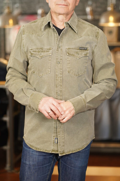 Schmales Blaumann Hemd Überfärber Grün frontal