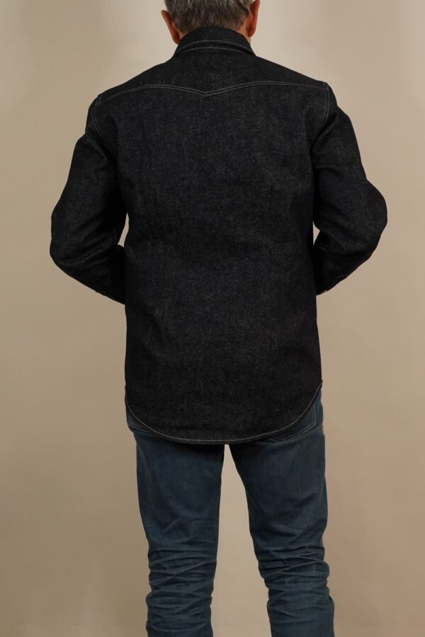 Schmales Blaumann Jeanshemd Haifischpatte hinten Schmales Blaumann Jeanshemd Haifischpatte hinten