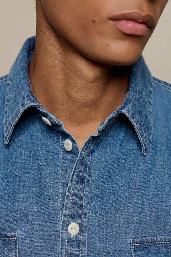 Merz b Schwanen Denim Long Sleeve indigo light blue Detail Knopfleiste Merz b Schwanen Denim Long Sleeve indigo light blue Detail Knopfleiste