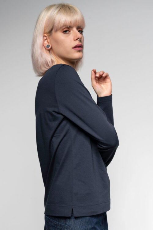 Alma & Lovis Royal Longsleeve captain blue schräg