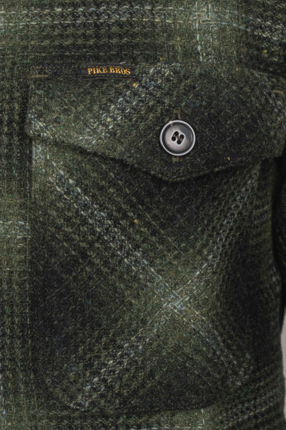 Pike Brothers 1943 CPO Shirt Logan Green Brusttasche Detail