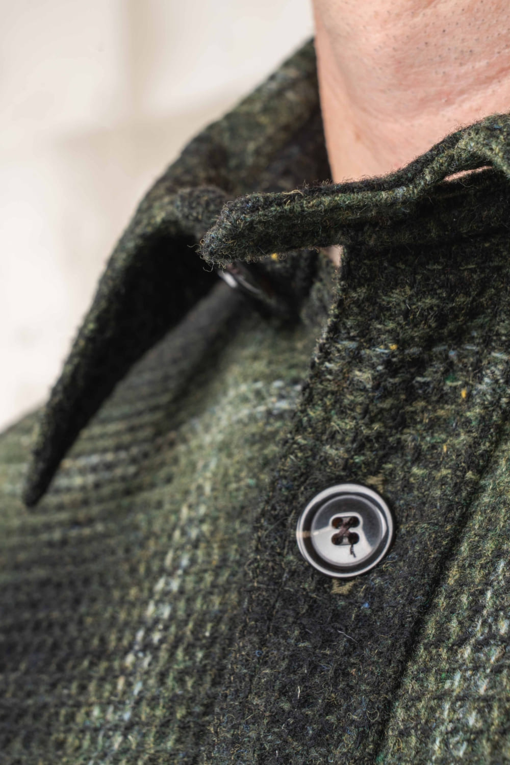 Pike Brothers 1943 CPO Shirt Logan Green Knopfleiste Detail
